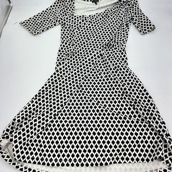 Talbots Black & White Easy Wear Faux Wrap Dress Size MEDium Fit Flare - Picture 1 of 4